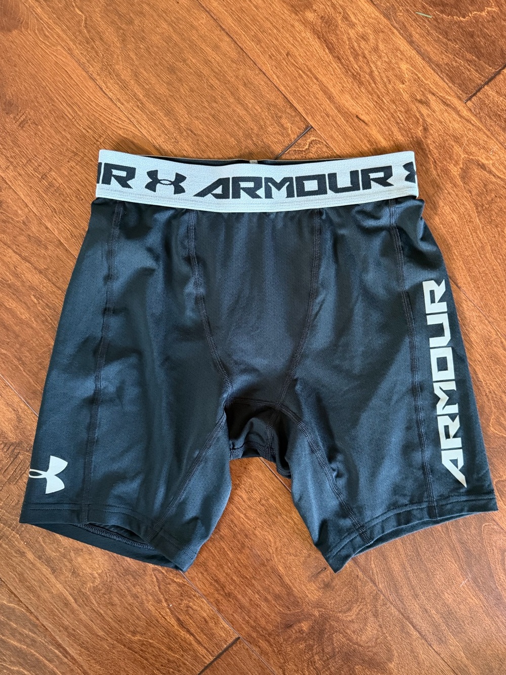 Mens Small Black Under Armour Heat Gear Compression Shorts